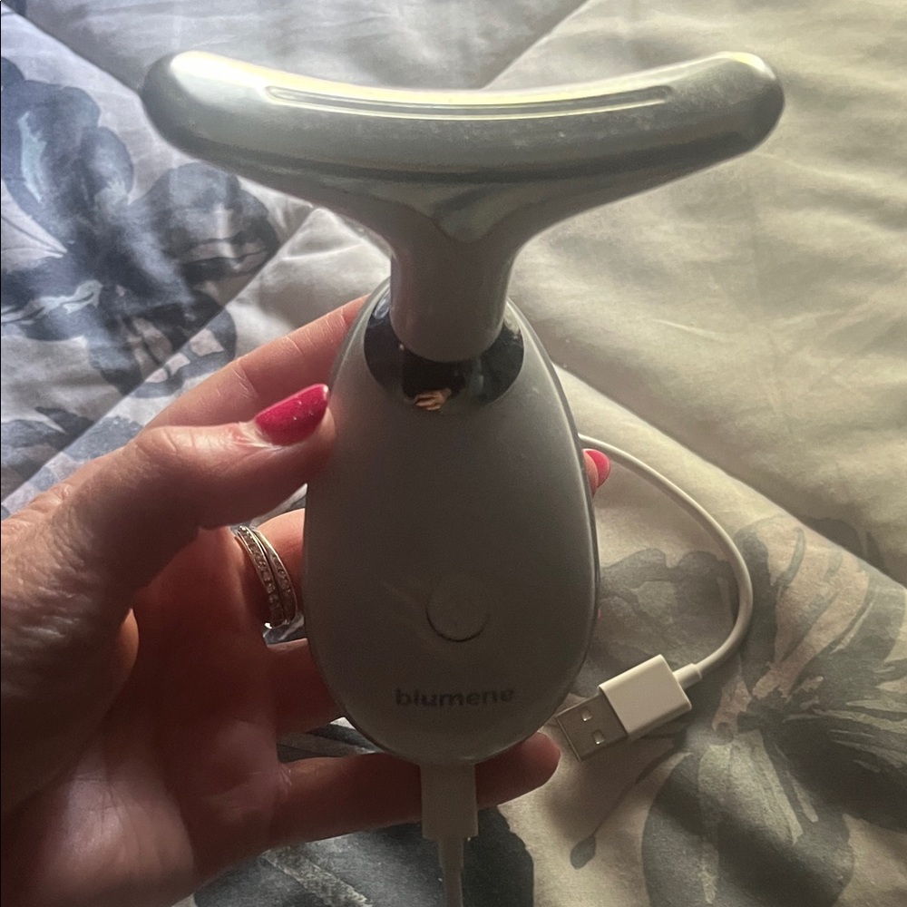 Blumene Facial Tightener in Silver/white